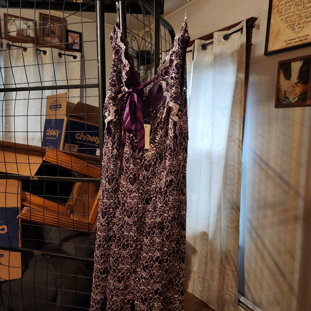 Brand New With Tags Womans Purple and White Flower Pattern Maxi Dress - Picture 4 of 9